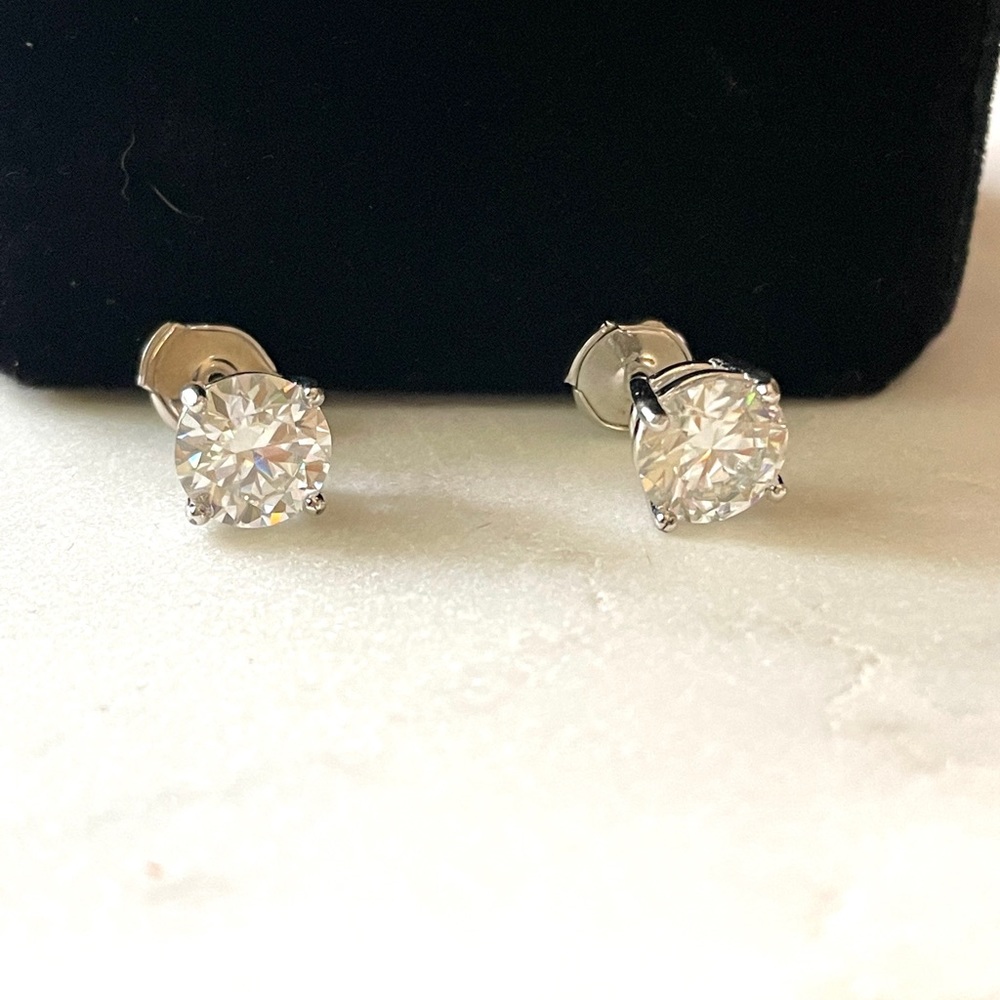 4tcw 14k Gold/White Gold Stud Earrings -Screw Back - Picture 5 of 9